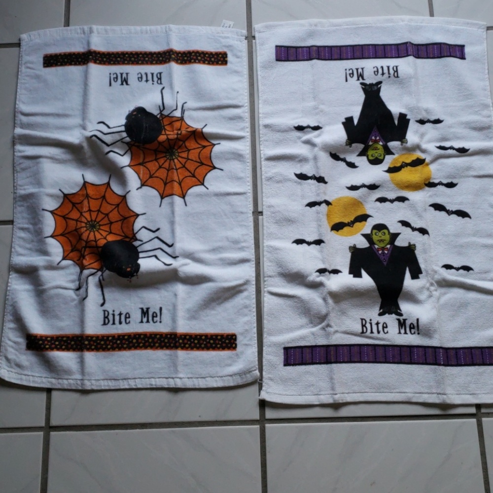 Old school cute set of 2 Halloween towels